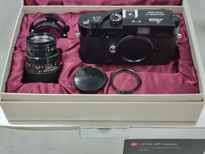 Leica MP Classic Summicron 50mm/f2 (2004 Black Paint)